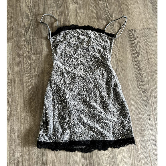EDIKTED Women's Silver Spaghetti Strap Sylvester Sequin Open Back Mini Dress XS - Picture 4 of 5